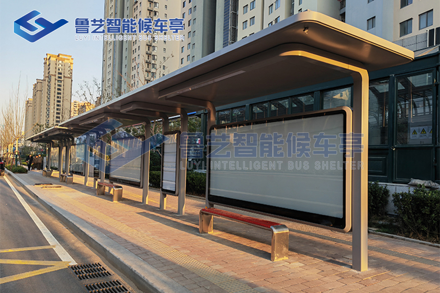 山東某市智能公交站臺項目落成，智慧交通再升級