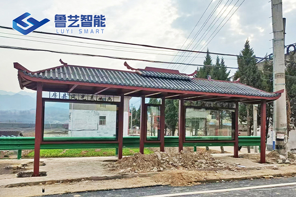 湖北仿古公交車候車亭竣工！